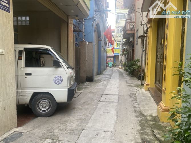 NHÀ LÔ GÓC – 6 TẦNG – NGÕ RỘNG Ô TÔ ĐỖ CỬA – GẦN CÔNG VIÊN HÒA BÌNH