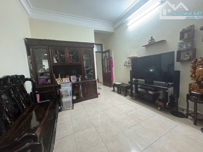TRUNG TÂM CẦU GIẤY 40M2, 100M RA ĐƯỜNG LỚN, NGÕ THÔNG, MẶT TIỀN RỘNG, SỔ VUÔNG A4
