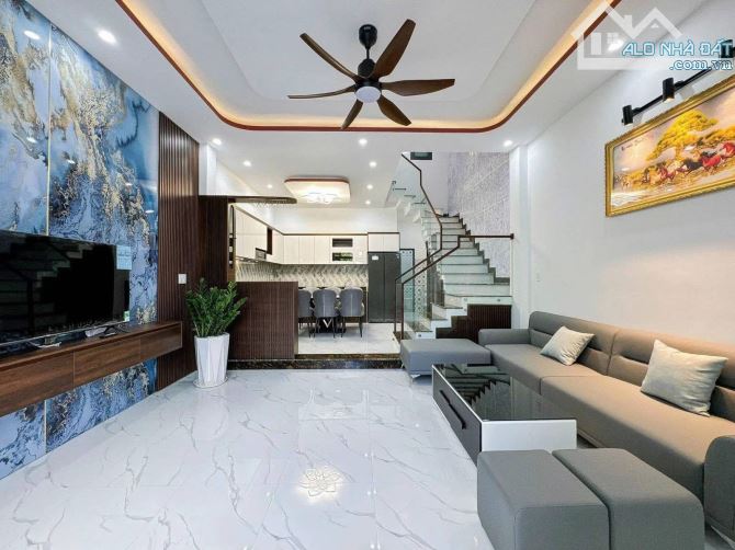 Bán nhà 41m2 5T, 4PN đường 3/2, gần Vạn Hạnh Mall, Q10, hẻm 4m, sát mặt tiền ở và KD 7.2tỷ