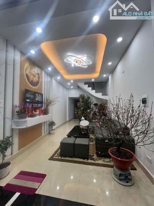 BÁN NHÀ NGUYỄN VĂN LINH – DÂN XÂY KIÊN CỐ – OTO VÀO CỬA – 35M² – GIÁ 4.9 TỶ