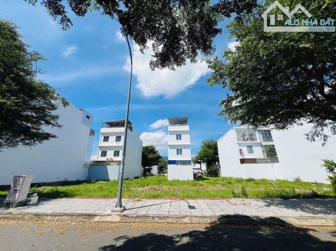 Bán các lô thường và lô góc của Hà Quang 1. Diện tích từ 75 đến 374 m2.   7.7 - 3