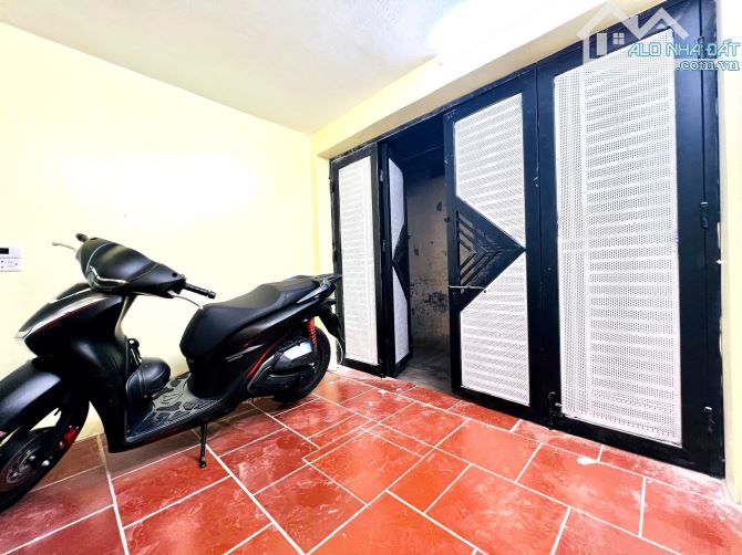 Nếu hơn 3 tỷ tìm nhà tập thể khó quá thì đây là căn nhà đất 6 tầng sổ đỏ, 1 nhà ra ô tô, c - 1