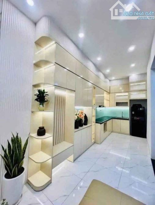 Bán nhà Cổ Nhuế, 42m x 4 tầng, 4 ngủ chỉ 6.5 tỷ , ngõ ba gác, gần ô tô, an sinh tuyệt vời - 1