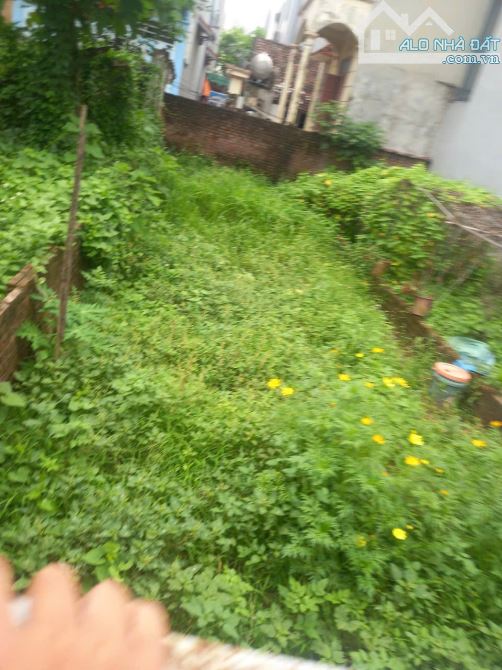 BÁN ĐẤT LÔ GÓC NGUYỄN XIỂN. DT 633 M. MT 35 . ĐẲNG CẤP NHẤT HÀ NỘI . VỈA HÈ . Ô TÔ TRÁNH - 3