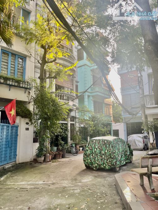 Bán Nhà Phố Lâm Hạ, Bồ Đề Hơn 16 tỷ-7 TẦNG THANG MÁY - FULL NỘI THẤT - GARA Ô TÔ 7 CHỖ - 1