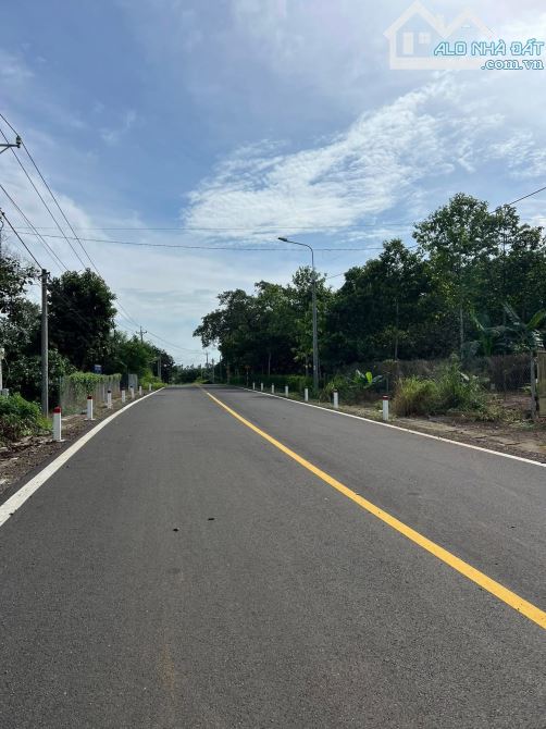 5800m2 trục chính ấp 4 Sông Nhạn ( Xuân Quế mới)   📍Vị Trí :  đất cách cổng Sân bay 6km Q - 1