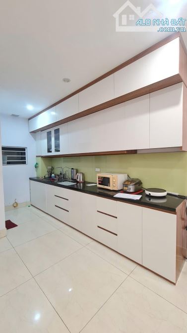 Phố Định Công Thượng, Hoàng Mai, Ngõ ô tô đỗ, Gần phố, 47m2*4T, Giá 8,9 tỷ