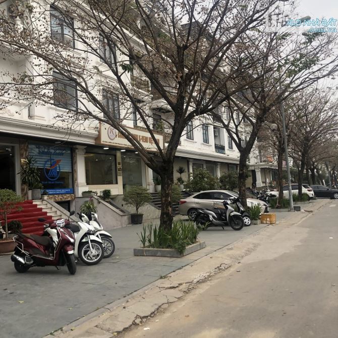 Bán nhà đầu phố mặt đường 23 - cửa ngõ KĐT Thành Phố Giao Lưu, 6 tầng thang máy VIP - 1