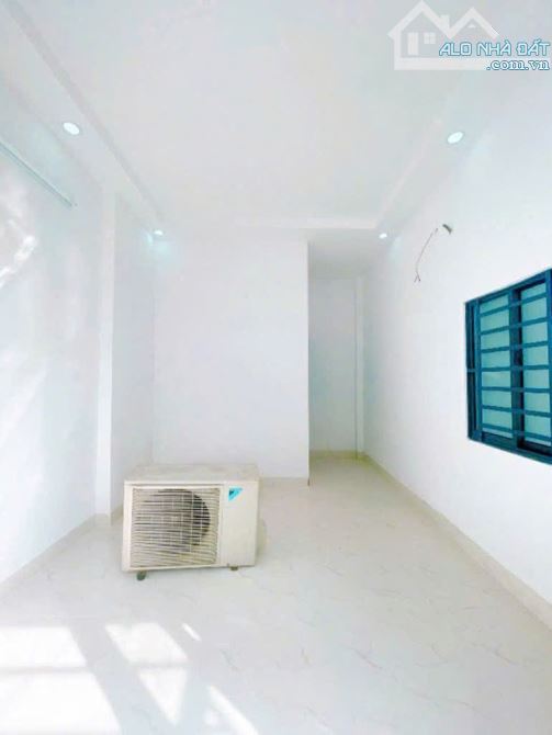 Bán nhà 2 tầng Bến Vân Đồn, gần cầu Dừa, giá 4.5 tỷ - 1