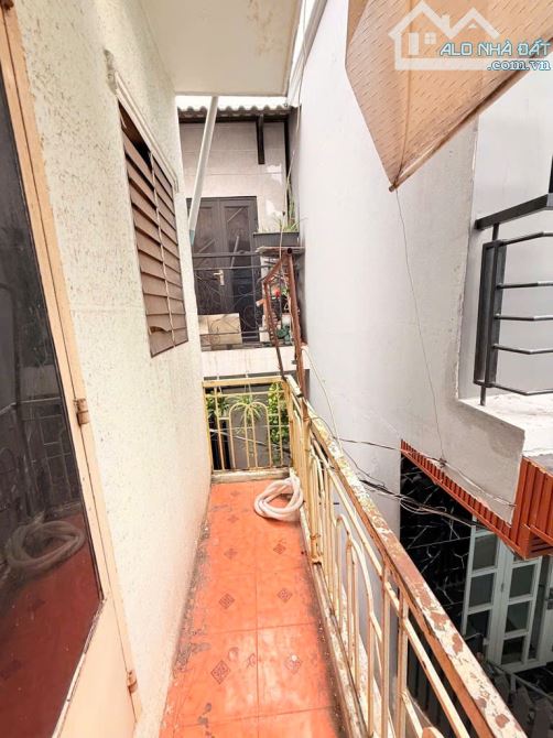 🏡 BÁN NHÀ LÔ GÓC QUẬN 7 – 2 MẶT THOÁNG – CÁCH MẶT TIỀN CHỈ 80M , GIÁ 2,05 TỶ ( CÒN TL) - 1