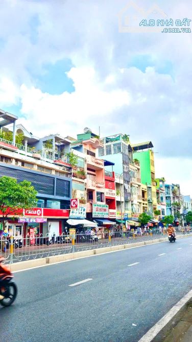 BÁN NHÀ MẶT TIỀN HOÀNG DIỆU, KD SẦM UẤT, QUẬN 4- 3 TẦNG- DT: 45m2, HĐT:25tr/Tháng- 13.x TỶ - 1