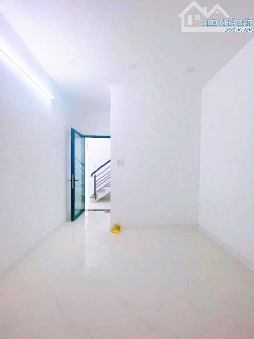 Bán nhà gần Goldview Q4 67m2 2 tầng BTCT 4,5tỷ quay đầu. - 1