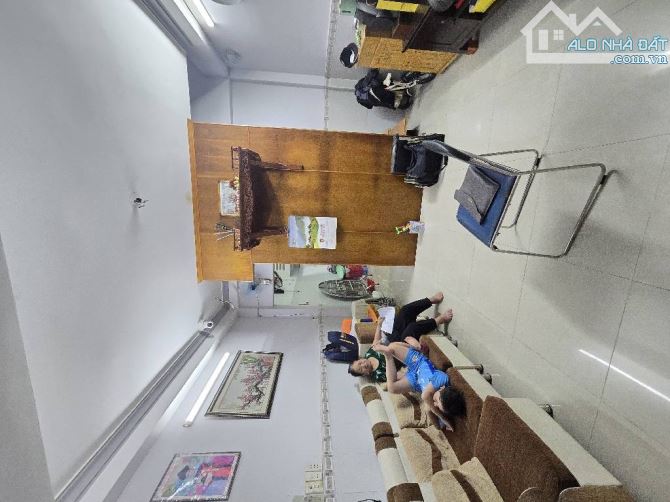 Nhà nhỏ DTSD 57m2 ngay trung tâm Lâm Văn Bền Q7 chỉ hơn 4 tỷ. - 1