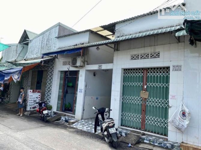 Chú tư đang ngộp ! Bán gấp dãy trọ 6P ở Huỳnh Thị Mài , Tân Hiệp 160m2 SHR giá 1 tỉ 320tr - 1