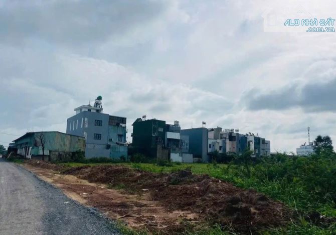 Bán đất mặt tiền đường Xuân thới đông  Hóc Môn - 1