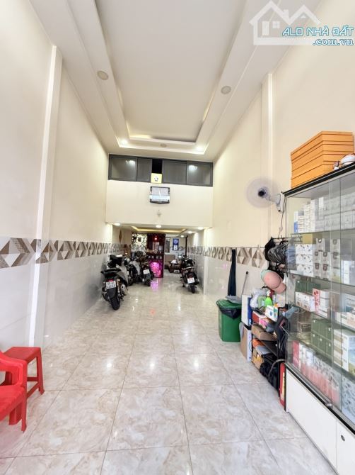 🚘 CHỈ 3 CĂN RA MẶT TIỀN – GIÁ CỰC TỐT ngay CAO VĂN LẦU, Q.6 chỉ 1️⃣1️⃣.8️⃣ tỷ còn TL! - 1