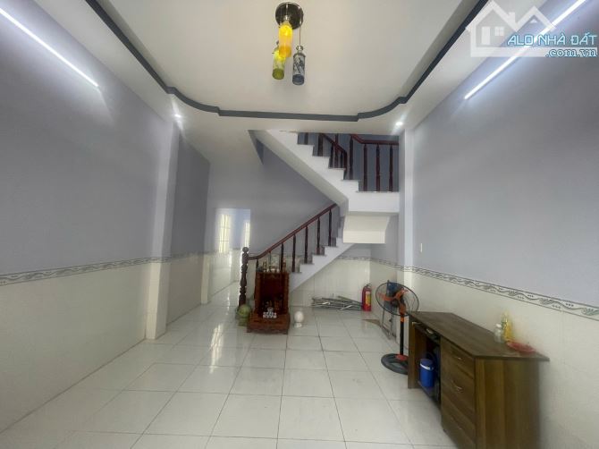 Bán Nhà SHR căn góc 2 MT, DT 107m2 sau Chợ Hưng Long, BC - 1