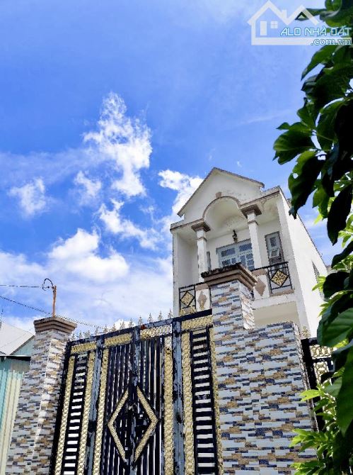 🏠 Bán nhà 2 tầng Hóc Môn, gần mặt tiền Đặng Thúc Vịnh, xe hơi vào tận nơi, sổ hồng riêng - 1