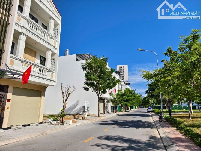 Bán các lô thường và lô góc của Hà Quang 1. Diện tích từ 75 đến 374 m2.   7.7