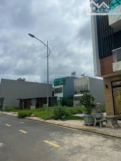 Cắt lỗ sâu - DT:125m2 Giá còn 2Tỷ1 TĐC Lộc An - Bình Sơn. Cách Sân Bay 3km - 3
