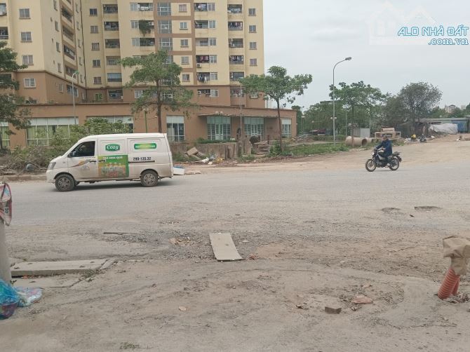 Bán nhà mặt phố Tân Mai, Hoàng Mai, DT: 1200m2, mặt tiền 30m, Giá 90 tỷ TL - 2
