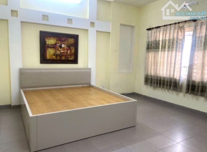 Hiếm! Nhà 3 Tầng – Ngang 6.5M – Hẻm xe hơi - Giá Chỉ 6 Tỷ - 1 Căn Ra Mặt Tiền – Đình - 2