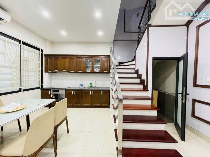 Nhà đẹp phân lô Nguyên Hồng 5m ra ô tô 40m ra mặt phố sổ vuông 4T 45m2 đủ nội thất ở luôn - 2
