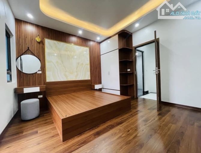 BÁN NHÀ THẠCH BÀN LONG BIÊN,NHÀ MỚI,FULL NỘI THẤT 5 TẦNG GIÁ 5,5TỶ - 2