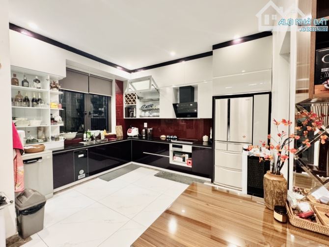 Bán Biệt Thự KĐT Việt Hưng DT:177m2. Ô tô tránh , Đầu Tư . Giá : 37 Tỷ - 2