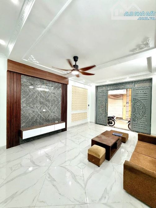 Bán nhà 40m2 Quận Thanh Xuân- Gần hồ, trường, chợ- Xách vali về ở ngay - 2