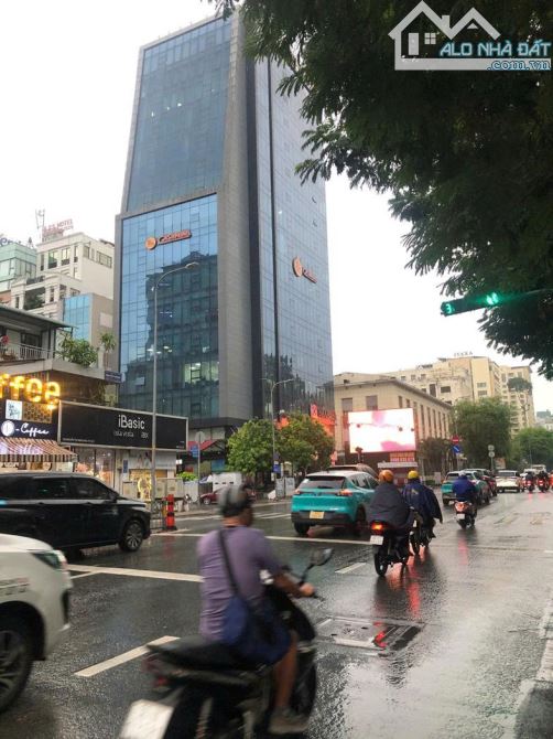 Bán nhà mặt tiền đường Nguyễn Thị Minh Khai,P6,Q3.(9,2x32m, nở hậu 11,7m (285m2) -12 tầng - 2