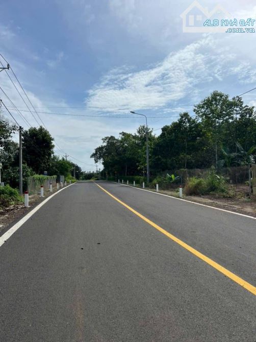 5800m2 trục chính ấp 4 Sông Nhạn ( Xuân Quế mới)   📍Vị Trí :  đất cách cổng Sân bay 6km Q - 2