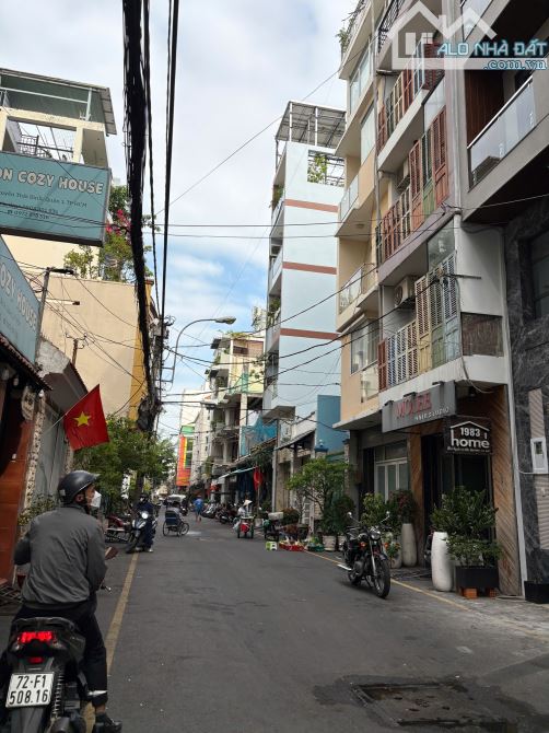 Nhà phố 5 lầu đường Nguyễn Thái Bình- Lê Thị Hồng Gấm  HXT: 8m oto, Giá: 32.5 Tỷ, HĐT:85tr - 2