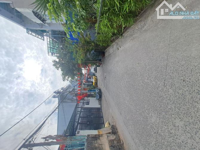 BÁN NHÀ LÔ GÓC 2 MẶT TIỀN – THẠNH LỘC 41, QUẬN 12 – 176m² – GIÁ CHỈ 6.4 TỶ - 2