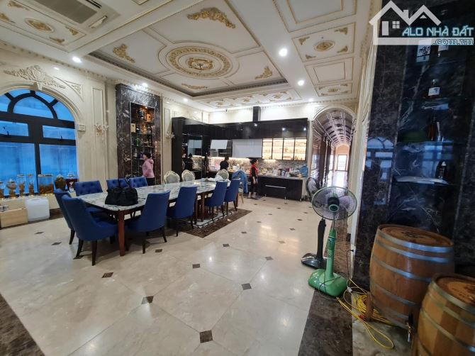 BÁN TOÀ NHÀ TỔ HỢP NHÀ HÀNG & KS ĐẲNG CẤP CẦU GIẤY - LÔ GÓC 4 THOÁNG. 600m2 - GIÁ 525 TỶ. - 2