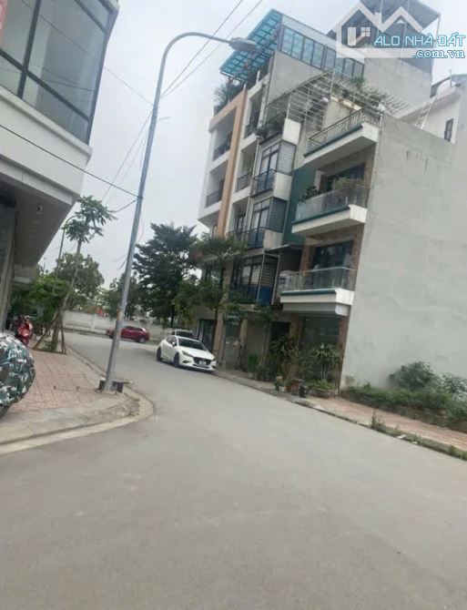 BÁN LÔ GÓC TĐC NGỌC THỤY–62.3M²–ĐƯỜNG 12M–GIÁ 17.8 TỶ - 2