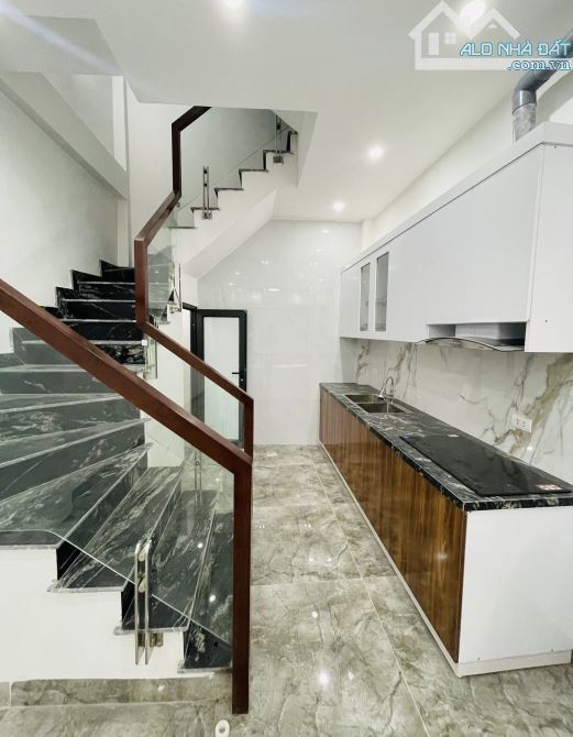 Hồ Tùng Mậu 5 tầng mới-36m,vị trí trung tâm đắc địa, ngay cạnh siêu thị Thành Đô - 2