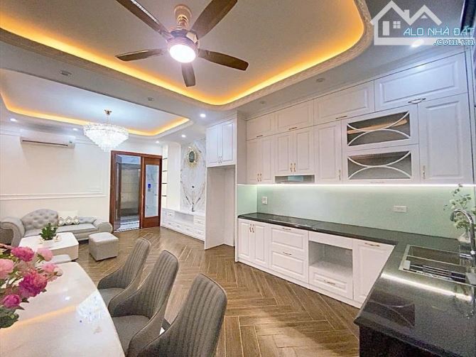 BÁN NHÀ NGÕ 68 ĐƯỜNG CẦU GIẤY DT 45M 7 TẦNG 11.5 TỶ NGÕ NÔNG NHÀ MỚI THANG MÁY Ở LUÔN