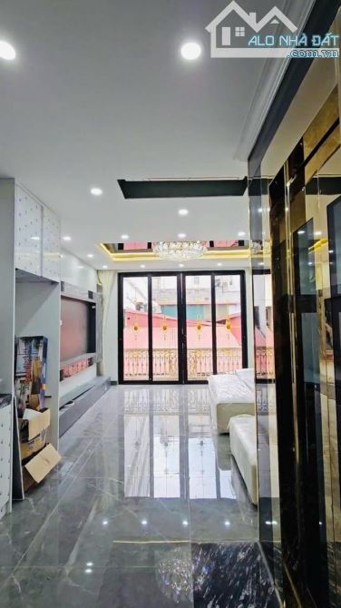 Siêu Phẩm Phố Hồng Mai_Hai Bà_Thông Sàn_oto Đỗ Cửa_Dt42m_Mt4.1m_6 Tầng_Giá chỉ 16.8 Tỷ