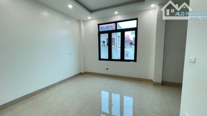 TRUNG TÂM VIỆT HƯNG - NHÀ DÂN XÂY 6.3 TY - THOÁNG SÁNG - ĐI BỘ RA BIG C - TƯƠNG LAI QUY HO - 2