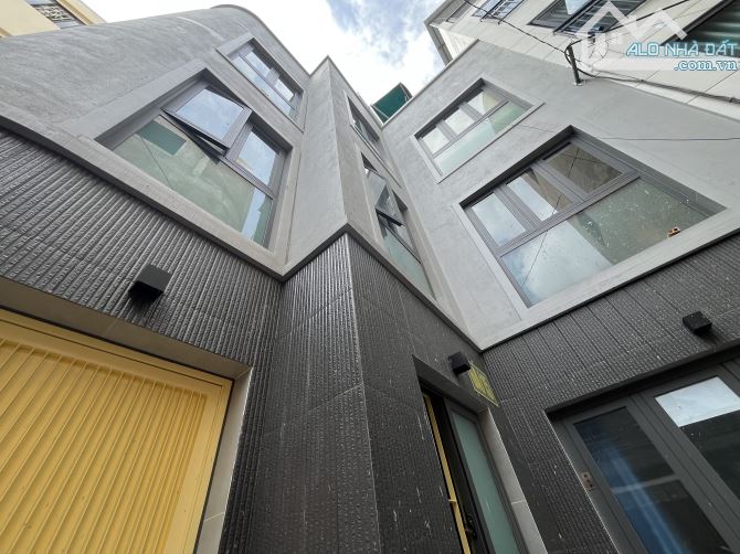 BÁN NHÀ HẺM NGUYỄN CẢNH CHÂN Q1. DT: 66m2. 5 Tầng. Giá: 15,5 Tỷ. - 2
