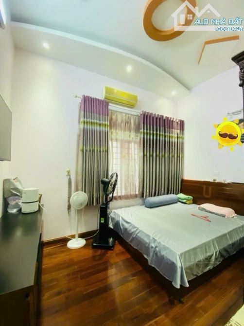 Cầu Giấy - 48m2 - 5 tầng - Mặt tiền 4,6m - Lô góc - Kinh doanh - Ô tô 16 chỗ đỗ cửa - 2