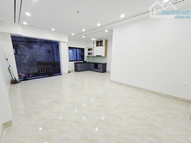 Ban nhà Sài đồng - Long Biên - DT 50m - có hơn 8đ - 2