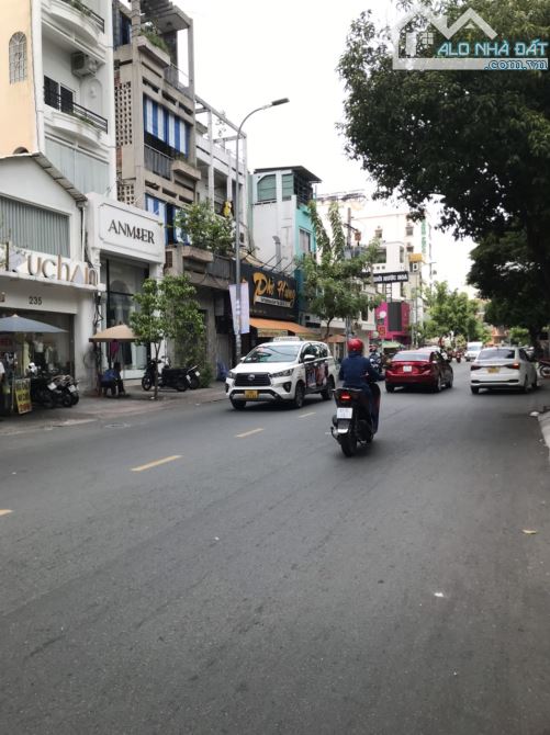 BÁN GẤP  NHÀ MT  NGUYỄN TRÃI – P. BẾN THÀNH, Q 1 DT 80M2 – ĐẤT VÀNG TRUNG TÂM SÀI GÒN - 2
