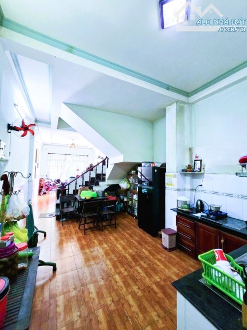 Cần bán gấp - Nhà 1 trệt 1 lầu 134m2, rộng 4m, Long Trường - Giá tốt - 2