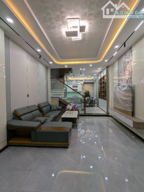 NHÀ ĐẸP - DIỆN TÍCH CHUẨN 4 X 15 - KHU PHÂN LÔ - GIÁ RẺ - CHỦ GẤP BÁN - NHỈNH 7 TỶ - 2