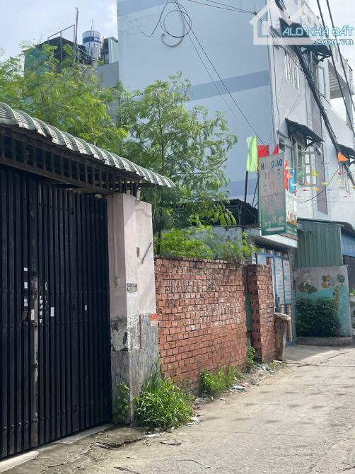 BÁN ĐẤT HẺM 5M THÔNG RA LÊ VĂN KHƯƠNG, Q12, 233M2 GIÁ 7,5T. - 2