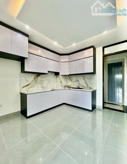 Bán nhà thang máy, ô tô đỗ cổng, mới, 33m2x5T - 2