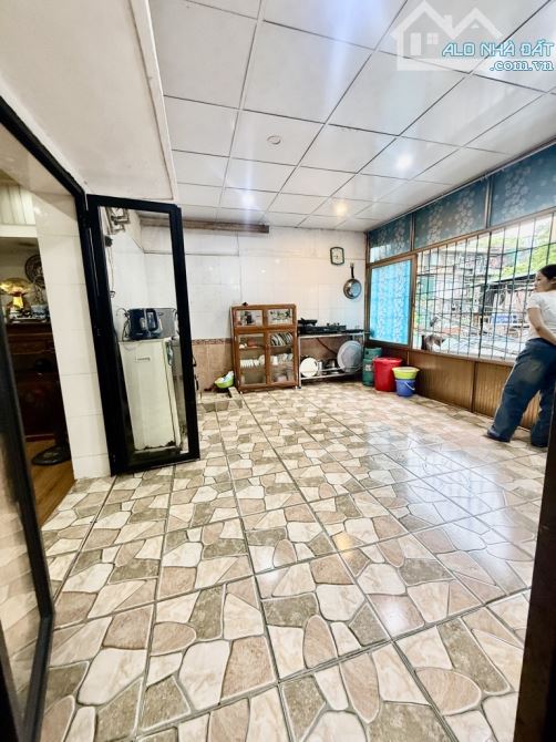 BÁN NHÀ TẦNG 2 TẬP THỂ PHƯƠNG MAi TRUNG TÂM ĐỐNG ĐA - 2 NGỦ - NGÕ NÔNG- VỊ TRÍ ĐI LẠI THU - 2