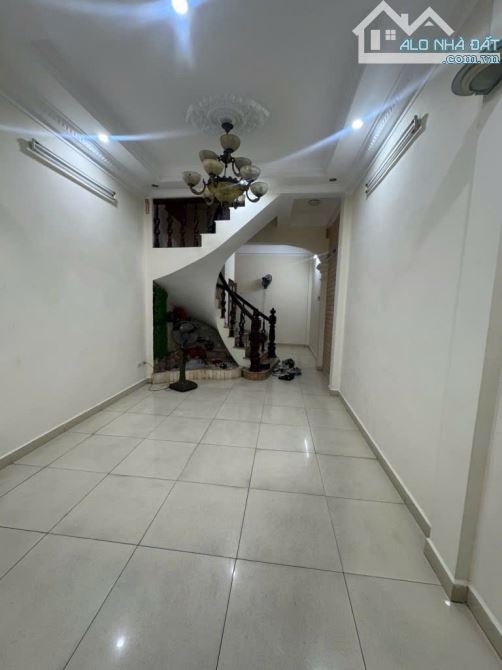 TRUNG TÂM CẦU GIẤY 40M2, 100M RA ĐƯỜNG LỚN, NGÕ THÔNG, MẶT TIỀN RỘNG, SỔ VUÔNG A4 - 2